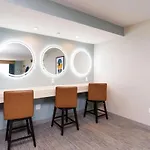 Hilton Garden New York/staten Island Hotel
