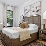 2Br And 2Ba In Historic Brownstone Near Subway