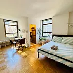 Midtown Park Ave Charming Chrysler View Corner Studio