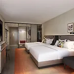 Hotel Renaissance Flushing At Tangram