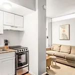 2 Bedroom Apartment In Midtown Manhattan - Near Nyc Icons!