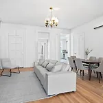 Classic Nyc Brownstone 2Br Apartment In Prime Chelsea