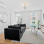 Classic Nyc Brownstone 2Br Apartment In Prime Chelsea