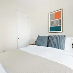 3bd 2ba In Upper West Side Manhattan! 5 Star Location Apartment