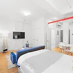 Beautifully Renovated Studio In Prime Manhattan