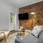 Bold Manhattan Base In Prime Nolita Apartment *