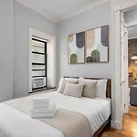 Bold Manhattan Base In Prime Nolita Apartment New York