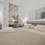 2 Bd Tranquil Unit Close To Central Park