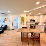 Peaceful Quiet Spacious New Modern Penthouse 3-Bedroom Apartment With A Balcony