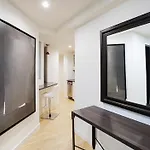 Apartment 1-bedroom At Midtown Manhattan