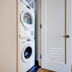 Global Luxury Suites At Sky