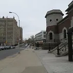 Uptown Broadway Deluxe