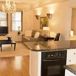 New York Apartment Sleeps 4 Air Con Wifi