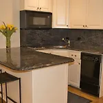 New York Apartment Sleeps 4 Air Con Wifi