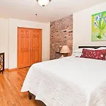 New York Apartment Sleeps 10 Wifi