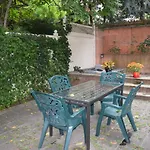 Apartment 4 Bd Garden