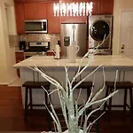 Apartment Brooklyn 3 Bedroom 1 Bathroom 8 Minutes To Subway 30 Minutes To Manhattan New York