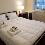 Brooklyn 3 Bedroom 1 Bathroom 8 Minutes To Subway 30 Minutes To Manhattan * New York