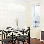 Apartment Brooklyn 3 Bedroom 1 Bathroom 8 Minutes To Subway 30 Minutes To Manhattan