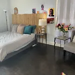 Sunny Apartment On The East Side Of Manhattan