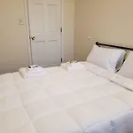 Apartment Brooklyn 3 Bedroom 1 Bathroom 8 Minutes To Subway 30 Minutes To Manhattan