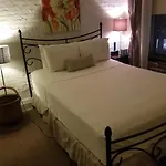Cozy Fully Furnished Near Prospect Park & Public Transport Apartment