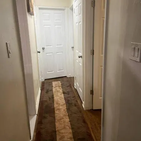 Spacious Newly Renovated 3-bedrooms Apartment