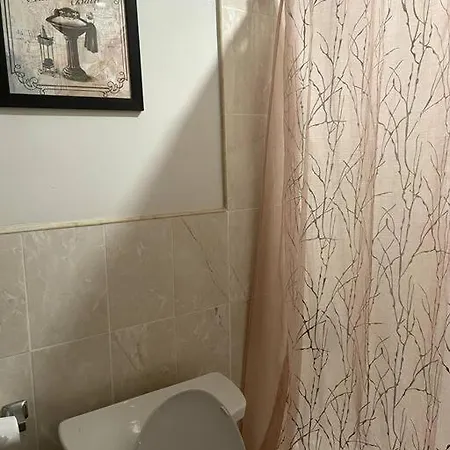 Apartment Spacious Newly Renovated 3-bedrooms