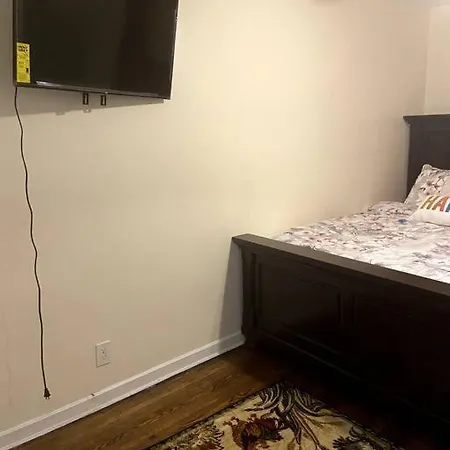 Spacious Newly Renovated 3-bedrooms *