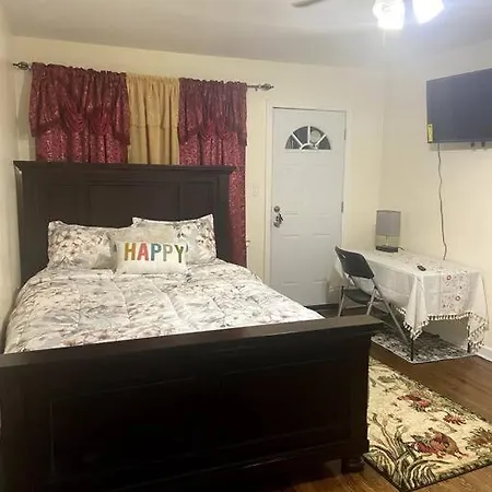 Spacious Newly Renovated 3-bedrooms Apartment New York