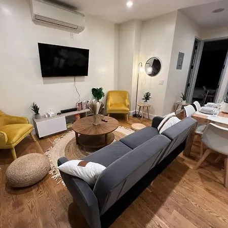 Lovely 3 Bedroom W/balcony And Bbq Grill New York