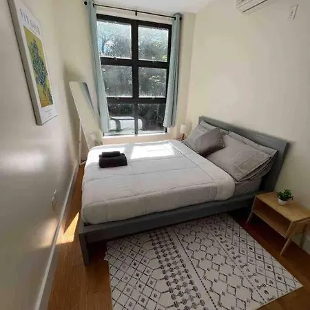 Lovely 3 Bedroom W/balcony And Bbq Grill Apartment New York
