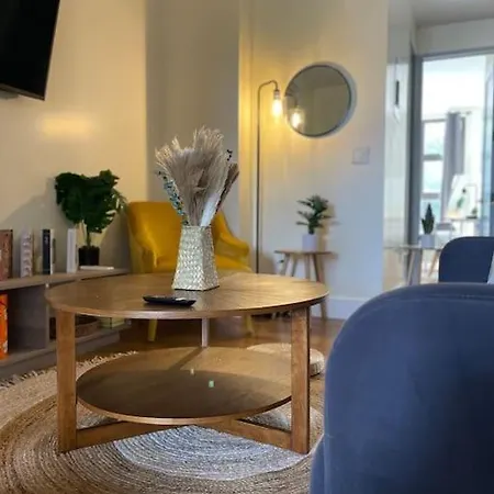 Lovely 3 Bedroom W/balcony And Bbq Grill New York