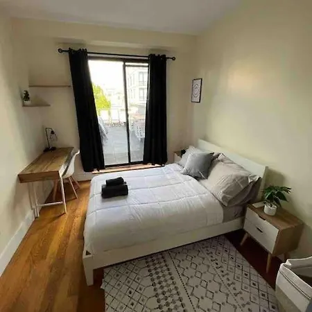 Lovely 3 Bedroom W/balcony And Bbq Grill Apartment *
