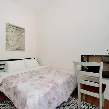 Magnificent 3 Bedroom Near Times Square! Apartment *
