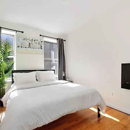 Magnificent 3 Bedroom Near Times Square! Apartment New York