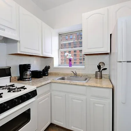 Magnificent 3 Bedroom Near Times Square! Apartment