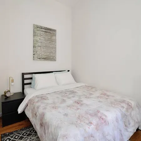 Magnificent 3 Bedroom Near Times Square! Apartment