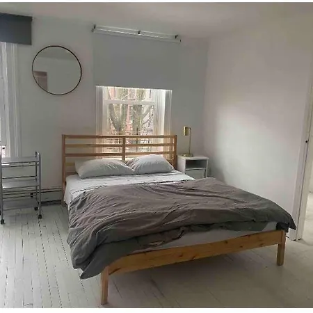 Locals Greene Apartment *