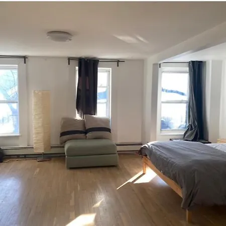 Locals Greene Apartment *
