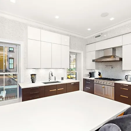 Luxurious 5 Bedroom Townhouse New York