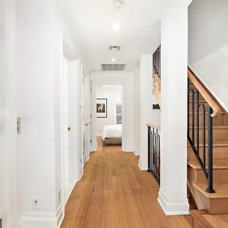 Luxurious 5 Bedroom Townhouse