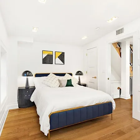 Luxurious 5 Bedroom Townhouse * New York