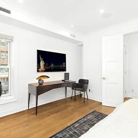 Luxurious 5 Bedroom Townhouse Villa New York