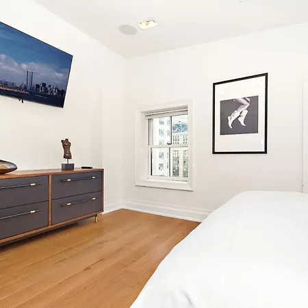 Luxurious 5 Bedroom Townhouse * New York