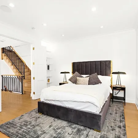 Villa Luxurious 5 Bedroom Townhouse