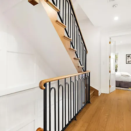 Luxurious 5 Bedroom Townhouse * New York