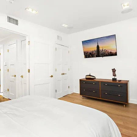 Luxurious 5 Bedroom Townhouse New York