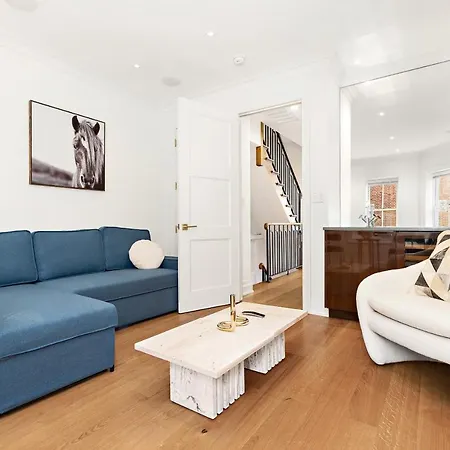 Villa Luxurious 5 Bedroom Townhouse *