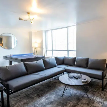 Amazing 2 Bedroom At Ues Apartment *